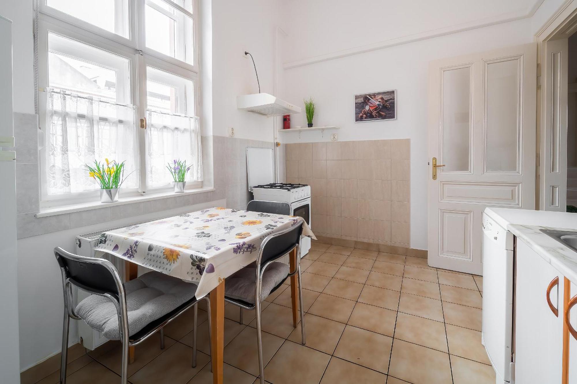 Tomka Apartman Szeged Exterior foto