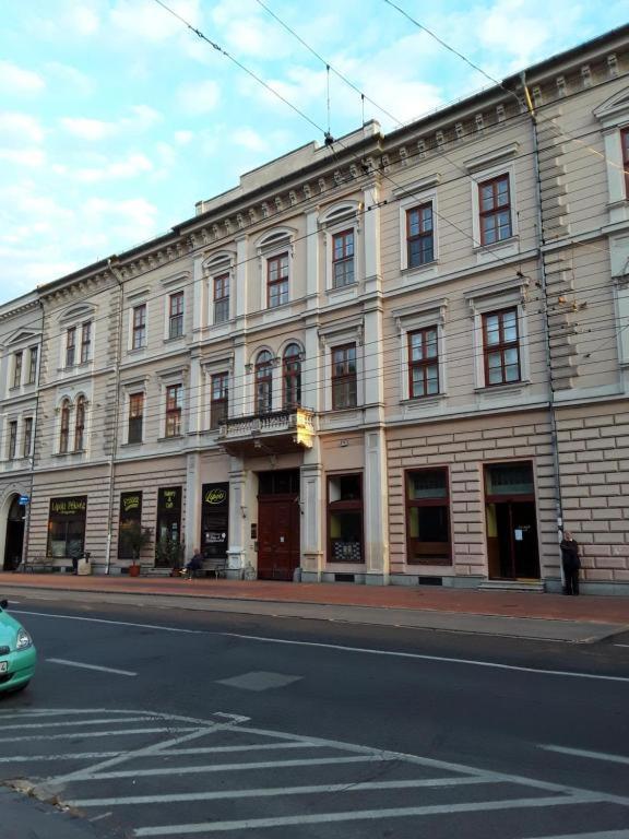 Tomka Apartman Szeged Exterior foto